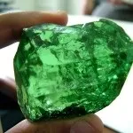 Камінь цаворит (тсаворит), його властивості (магічні, лікувальні), знак зодіаку