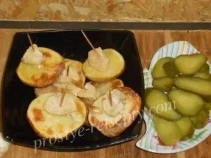 Картопля кораблики запечена з салом в духовці з часником (салом) Картопля кораблики запечена з салом в духовці з часником