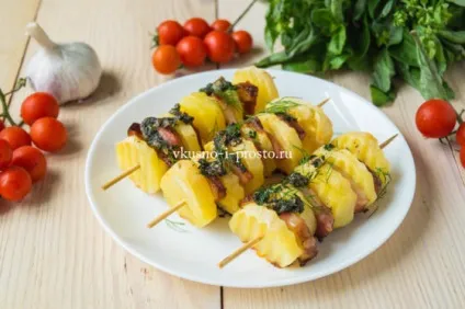 Картопля на шпажках з грудинкою (шпажках) Картопля на шпажках з грудинкою