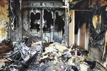 Каркасний будинок після пожежі в більшості випадків вже не підлягає відновленню, у деяких (каркасний) Каркасний будинок після пожежі в більшості випадків вже не підлягає відновленню, у деяких