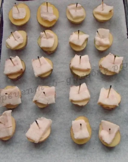 Картопля в духовці кораблики з салом на сайті (кораблики з картоплі) Картопля в духовці кораблики з салом на сайті
