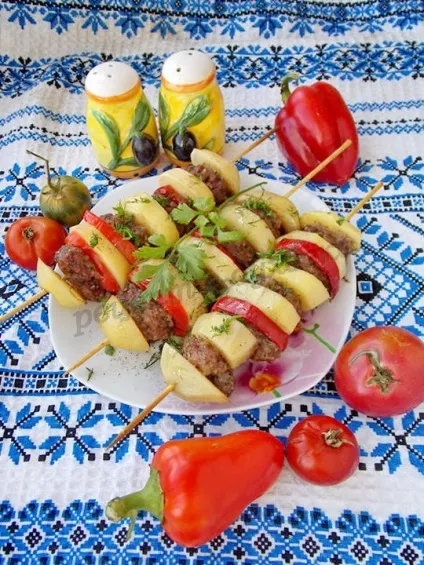 Картопля на шпажках в духовці з фаршем (шпажках) Картопля на шпажках в духовці з фаршем