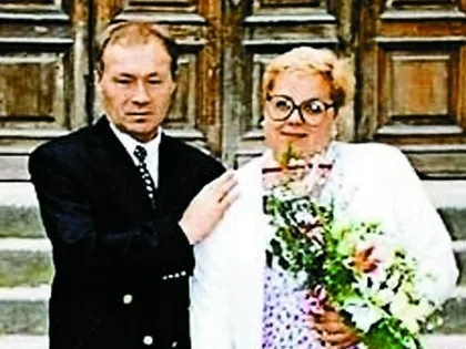 Юрій ковалів після смерті дружини в будинку командує дочка (юрій) Юрій ковалів після смерті дружини в будинку командує дочка