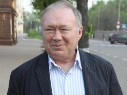 Юрій ковалів після смерті дружини в будинку командує дочка (серіал вулиці розбитих ліхтарів) Юрій ковалів після смерті дружини в будинку командує дочка