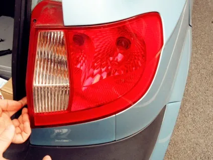 Заміна ламп в задній блок-фарі hyundai getz (співтовариство автомобілістів) Заміна ламп в задній блок-фарі hyundai getz