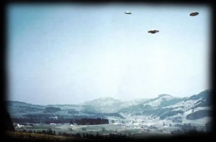 Кінець світу 2012 - нло, інопланетяни, прибульці, інопланетна цивілізація, армада нло, фото, (великий сигароподібний об'єкт) Кінець світу 2012 - нло, інопланетяни, прибульці, інопланетна цивілізація, армада нло, фото,