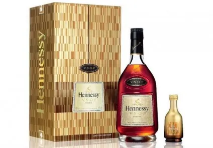 Коньяк «Хеннессі vsop» французька витонченість, ірландська фортеця (Хеннессі vsop коньяк Хеннессі vsop Хеннессі vsop оригінальна пляшка) Коньяк «Хеннессі vsop» французька витонченість, ірландська фортеця