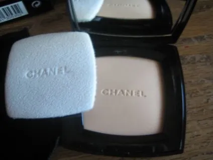 Компактна пудра з природним ефектом poudre universelle compacte від chanel - відгуки, фото і ціна (пудра приховує недоліки) Компактна пудра з природним ефектом poudre universelle compacte від chanel - відгуки, фото і ціна