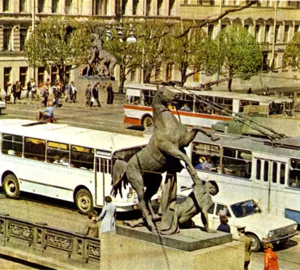 Коні і статуї Клодта тисяча дев'ятсот сімдесят вісім алмазів б