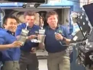 Космонавти мкс спробували воду, отриману з сечі (сечі) Космонавти мкс спробували воду, отриману з сечі
