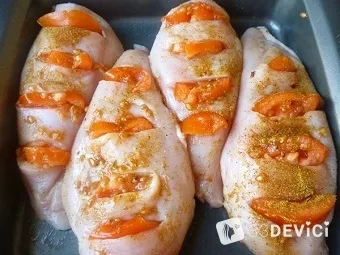 Куряча грудка в сметанному соусі рецепт і поради з приготування (соусі) Куряча грудка в сметанному соусі рецепт і поради з приготування