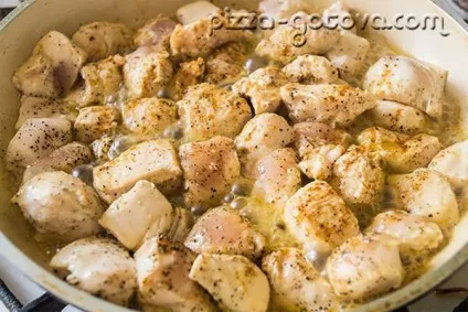 Куряча грудка в сметанному соусі - рецепт з фото (грудка сметанному соусі) Куряча грудка в сметанному соусі - рецепт з фото