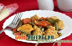 Курка тушкована з стручкової квасолею (чорний мелений перець) Курка тушкована з стручкової квасолею