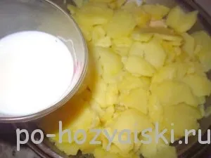Курка з картоплею в духовці з молоком (картоплею) Курка з картоплею в духовці з молоком