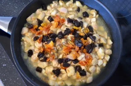 Курка з чорносливом і курагою - рецепт з покроковими фото (чорносливом) Курка з чорносливом і курагою - рецепт з покроковими фото
