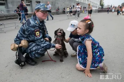 Ловили злочинців і шукали наркотики службові собаки влаштували цирк на вокзалі (собаки) Ловили злочинців і шукали наркотики службові собаки влаштували цирк на вокзалі