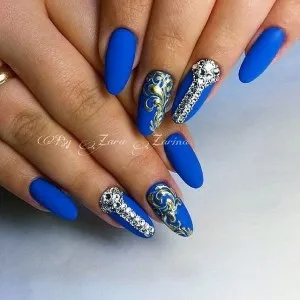Манікюр під синє плаття