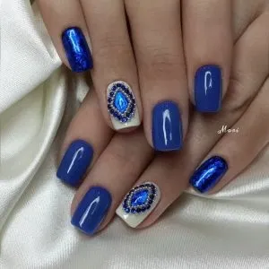 Манікюр під синє плаття