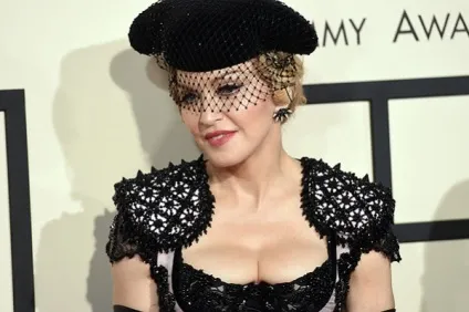 Мадонна про grammy-2015 я всього лише поправляла свій костюм, пліткар (костюм) Мадонна про grammy-2015 я всього лише поправляла свій костюм, пліткар