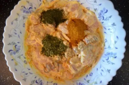 Печеня з куркою і картоплею в горщику - рецепт з фото (як приготувати в горщиках картоплю з куркою) Печеня з куркою і картоплею в горщику - рецепт з фото
