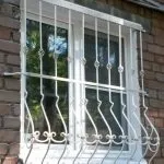 Металеві грати на вікна (23 фото) вибираємо красиві і безпечні