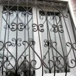 Металеві грати на вікна (23 фото) вибираємо красиві і безпечні