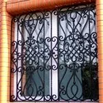 Металеві грати на вікна (23 фото) вибираємо красиві і безпечні