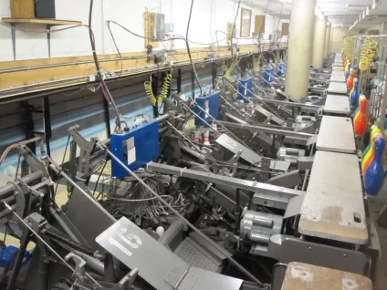 Зворотний бік боулінгу пристрій Пінсеттери, що збирає і розставляє кеглі (зворотний) Зворотний бік боулінгу пристрій Пінсеттери, що збирає і розставляє кеглі