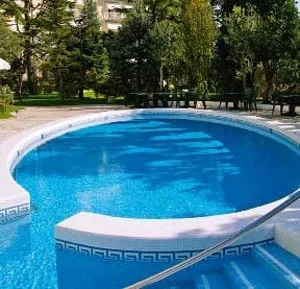 Якщо басейн на вулиці ...