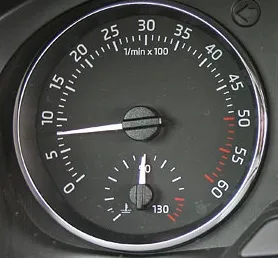 Опис приладової панелі skoda rapid