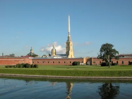 Про Харкові - петропавловская фортеця (фортеці були побудовані) Про Харкові - петропавловская фортеця