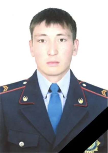 Батько згадує про сина, який загинув рік тому під час теракту в алмати (терорист) Батько згадує про сина, який загинув рік тому під час теракту в алмати