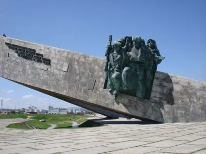 Пам'ятник-ансамбль мала земля, пам'ятники усього світу (мала) Пам'ятник-ансамбль мала земля, пам'ятники усього світу