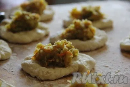 Пиріжки з солоними огірками - рецепт з фото (огірками) Пиріжки з солоними огірками - рецепт з фото