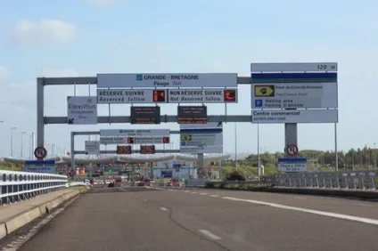 За Англії за кермом