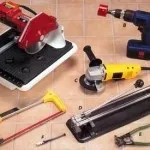 Підготовка стіни до облицювання плиткою, вертикальний монтаж кахлю