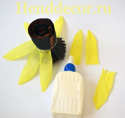 Соняшник з гофрованого паперу - калейдоскоп декору (гофрованої) Соняшник з гофрованого паперу - калейдоскоп декору