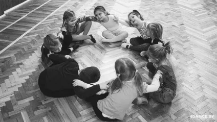 Тому що танцювати ніколи не рано чого навчають танці для дітей, белоукраінскій танцювальний