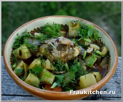 Пряна курка тушкована з перцем і картоплею (перцем) Пряна курка тушкована з перцем і картоплею