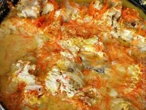 Риба тушкована з морквою в сметані (тушкована риба) Риба тушкована з морквою в сметані