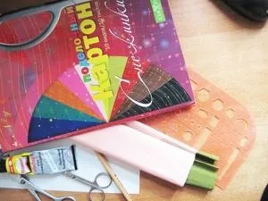 Троянди з гофрованого паперу для листівки з любов'ю (гофрований папір) Троянди з гофрованого паперу для листівки з любов'ю