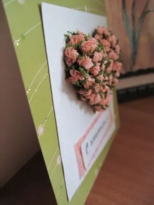 Троянди з гофрованого паперу для листівки з любов'ю (гофрований папір) Троянди з гофрованого паперу для листівки з любов'ю