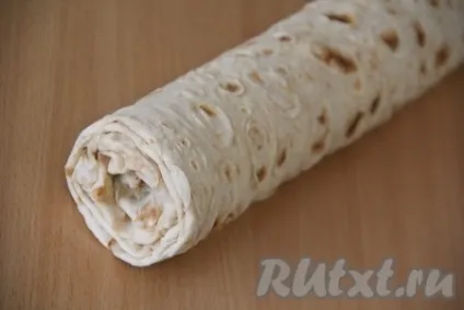 Рулет з лаваша з крабовими паличками і огірком - рецепт з фото (лаваша) Рулет з лаваша з крабовими паличками і огірком - рецепт з фото