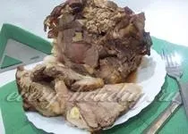 Рулька, запечена в духовці в пиві (Запечена свиняча рулька Запечена) Рулька, запечена в духовці в пиві