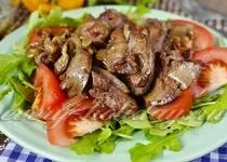 Салат з руколою, помідорами чері та моцарелою (черрі) Салат з руколою, помідорами чері та моцарелою