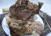 Рулька, запечена в духовці в пиві (Запечена свиняча рулька Запечена) Рулька, запечена в духовці в пиві