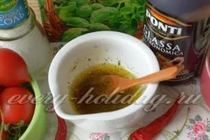 Салат з руколою, помідорами чері та моцарелою (моцарелою) Салат з руколою, помідорами чері та моцарелою