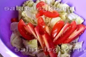 Салат з куркою, печерицями та помідорами (шампіньйони) Салат з куркою, печерицями та помідорами