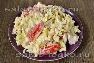 Салат з куркою, печерицями та помідорами (куркою) Салат з куркою, печерицями та помідорами