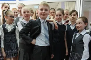 З 1 вересня багато шкіл ввели обов'язкову форму для старшокласників - українська газета